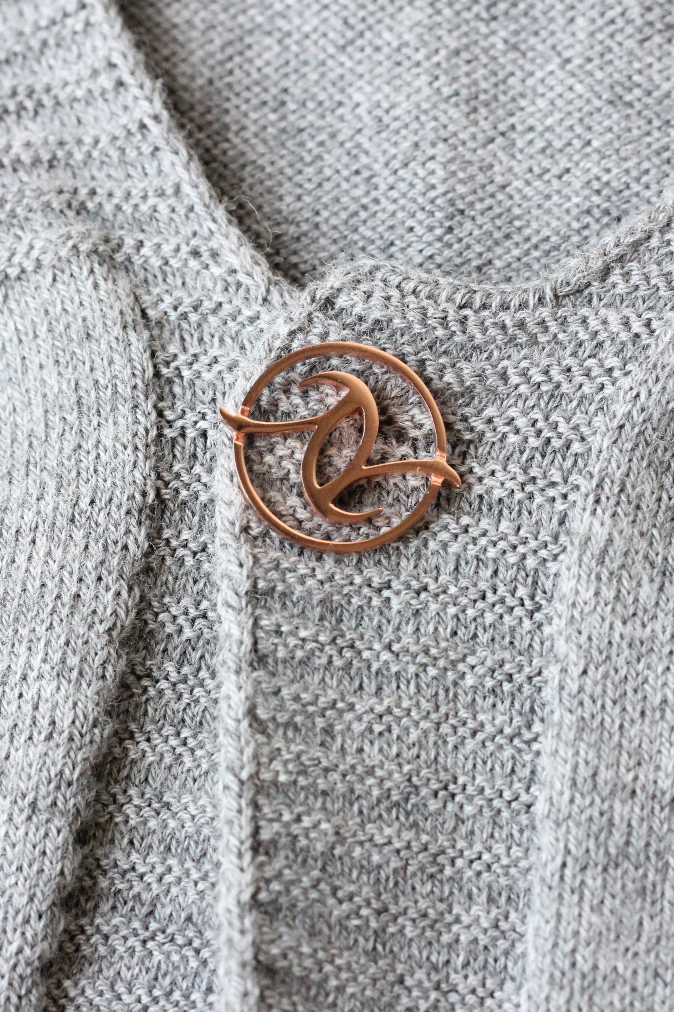 925 Silver MYKNITEVER LOGO Brooch